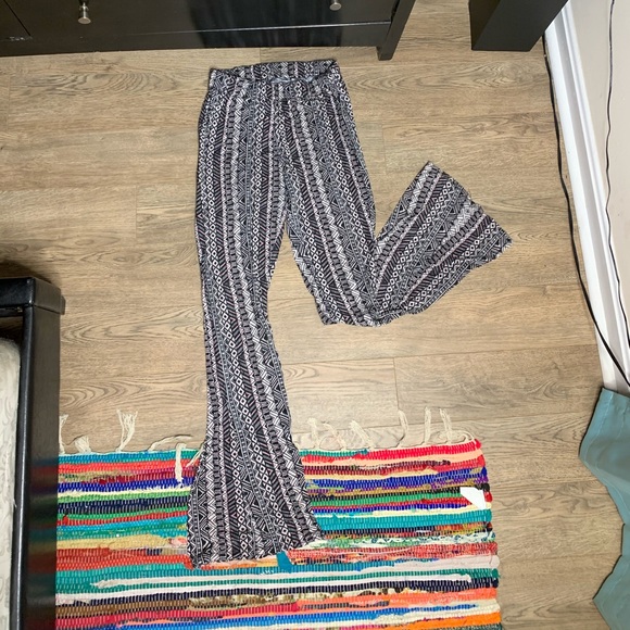 Charlotte Russe Pants - Flare pants
